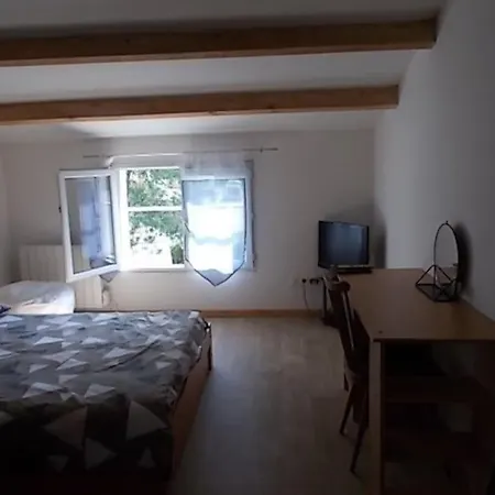 Logement Independant Sur Propriete Privee A 3 Minutes De La Roche Sur Yon Appartement *